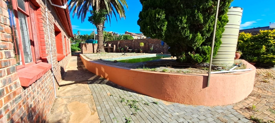 6 Bedroom Property for Sale in Noorsekloof Eastern Cape